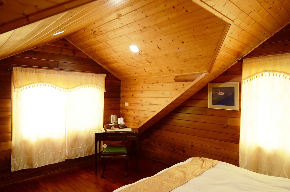 Standard Double Room, Shared Bathroom photo 3