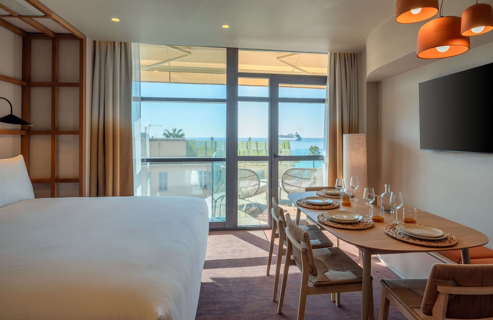 Apartment, 1 King Bed, Sea View - Photo 1