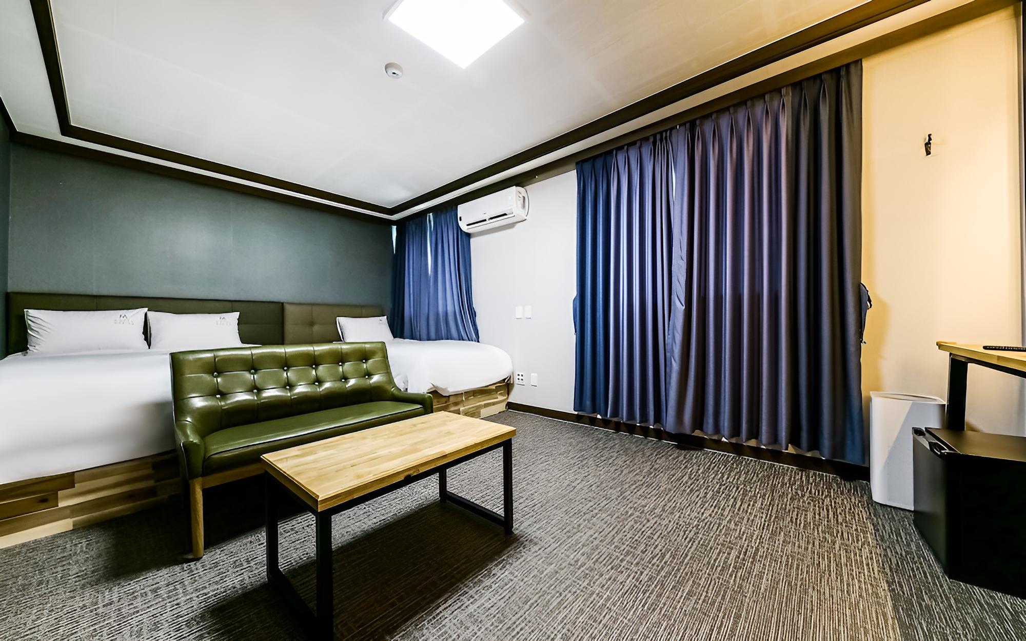 Room (Deluxe Twin)