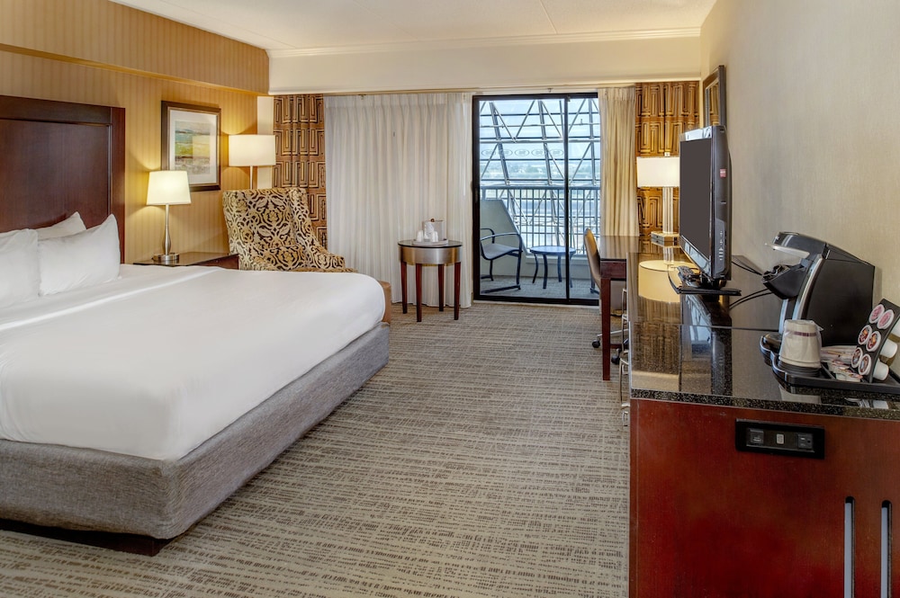 Premium Room, 1 King Bed, Balcony (Interior Balcony) - Photo 2