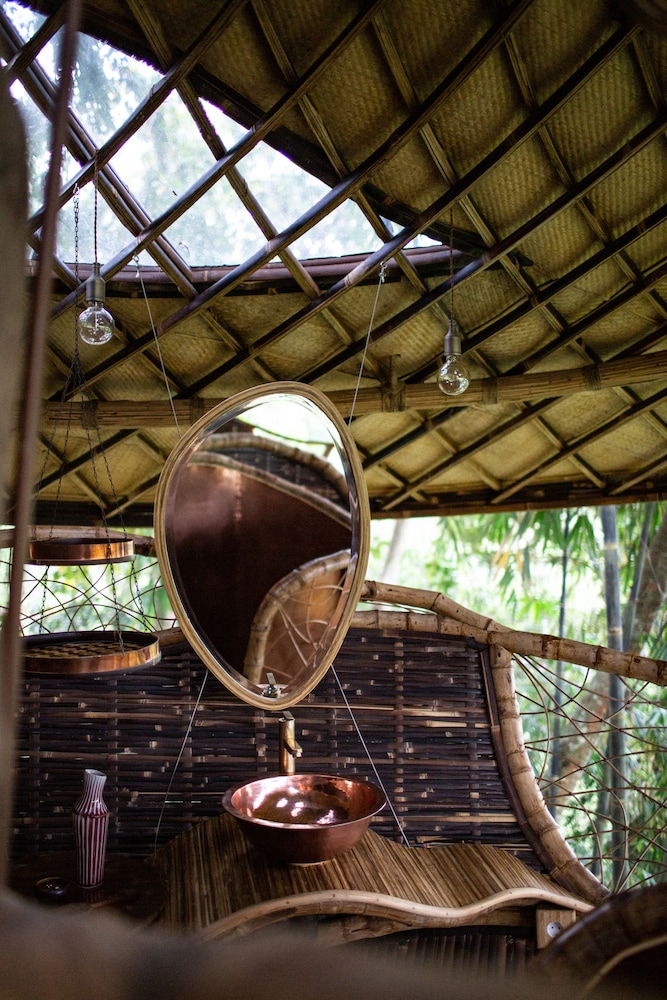 Tree House - One Bedroom Valley View