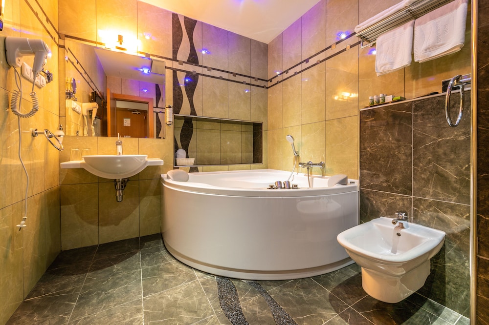 Deluxe Double Room - Photo 7