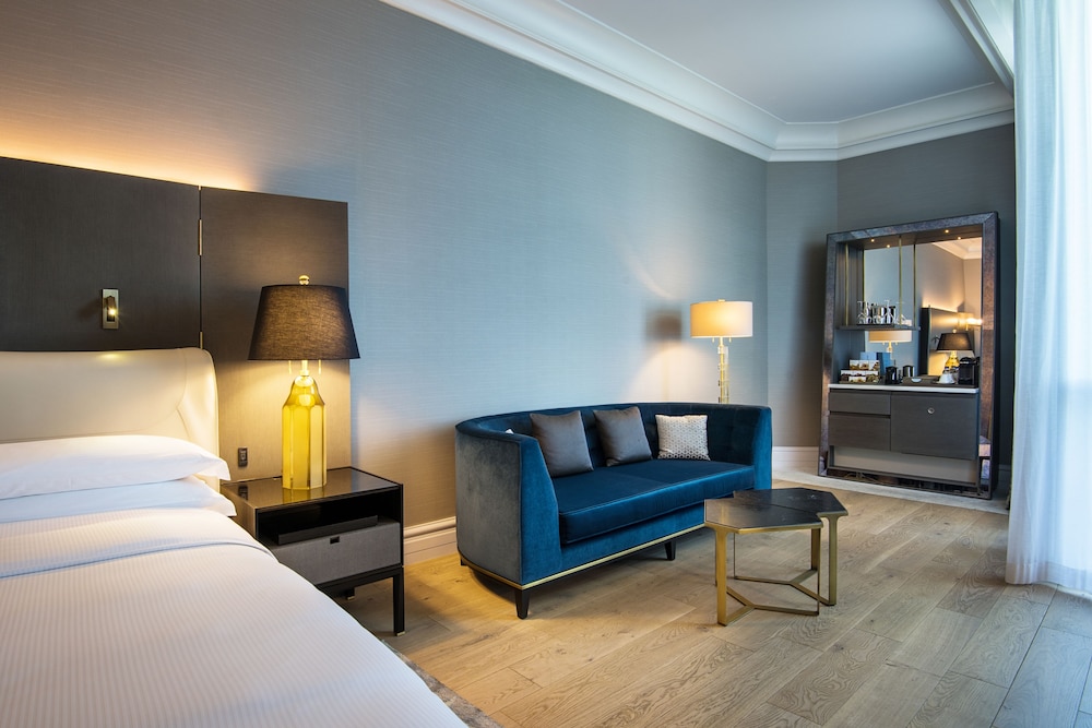 Deluxe Room, 1 King Bed, Balcony - Photo 7