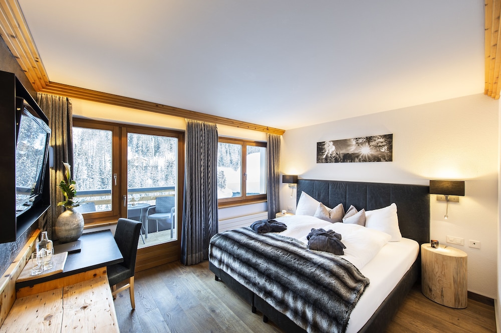 Superior Double Room, Non Smoking, Valley View (Alpine)