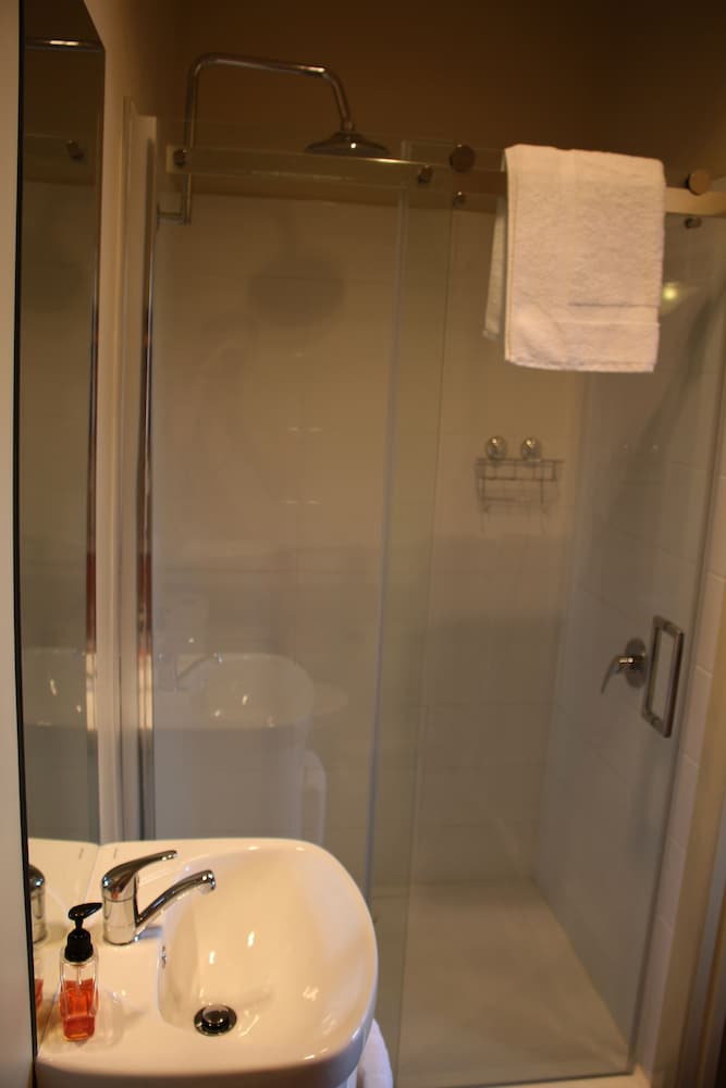 Private Double Master with Ensuite thumbnail 6