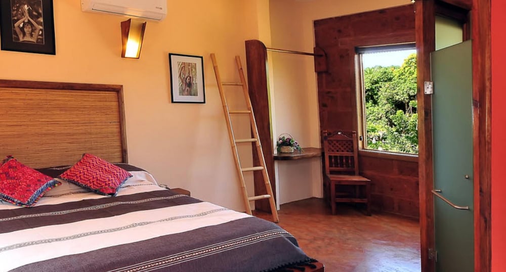 Classic Double Room, 1 Queen Bed, Private Bathroom, Garden View photo 3