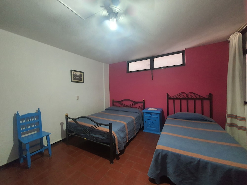 Economy Twin Room photo 2
