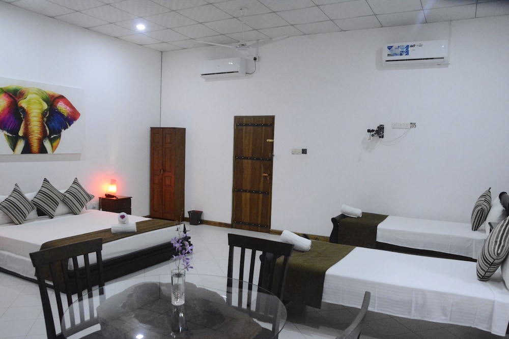 Family Room, 1 Bedroom photo 1