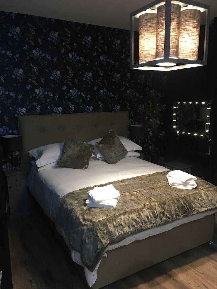 Deluxe King Room - Photo 15