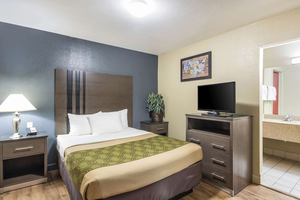 Suite, Multiple Beds, Non Smoking (3 Double Beds) - Photo 5