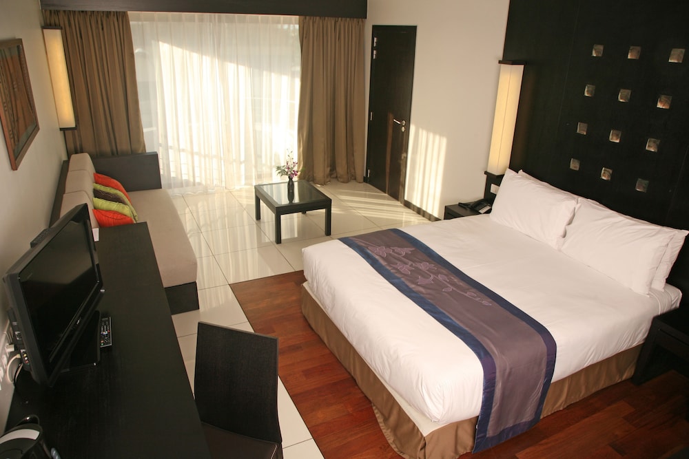 Double Room, Standard, Street Side photo 2
