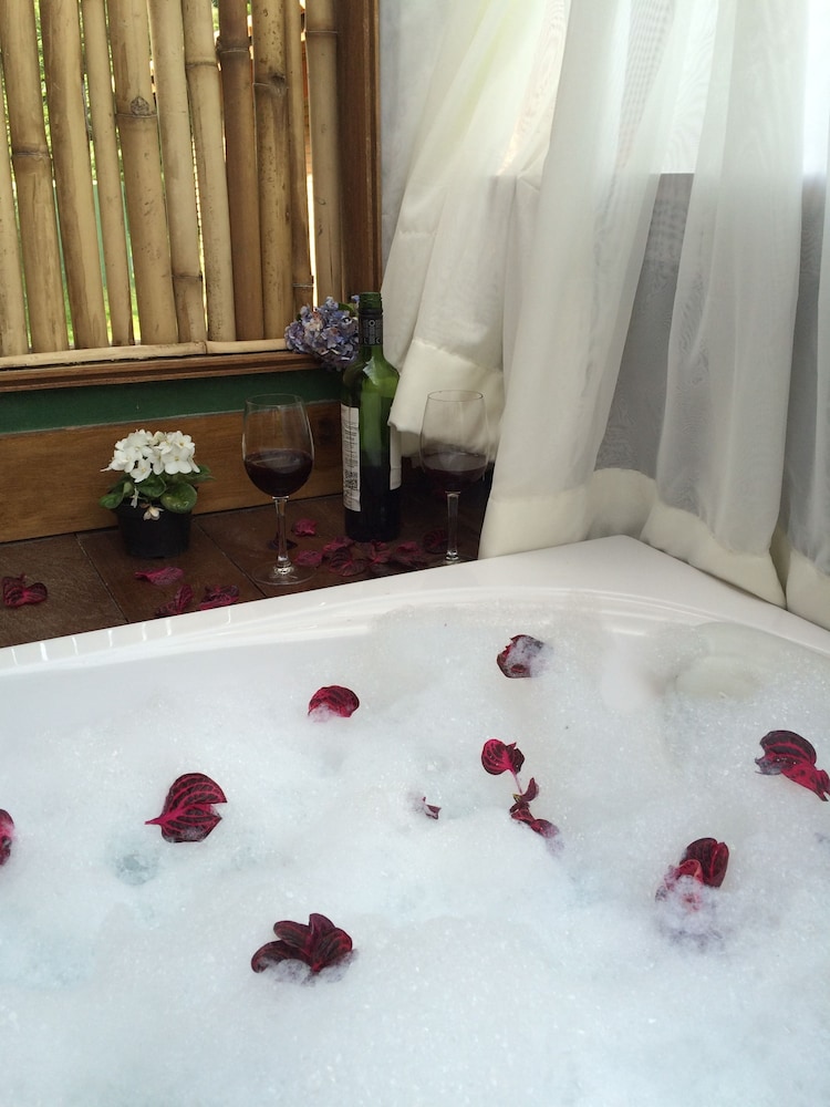 Romantic Chalet, 1 King Bed, Mountain View, Lakeside photo 3