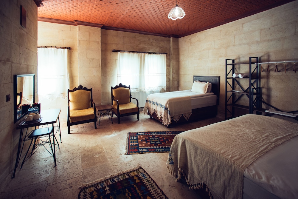 Deluxe Triple Room - Photo 11