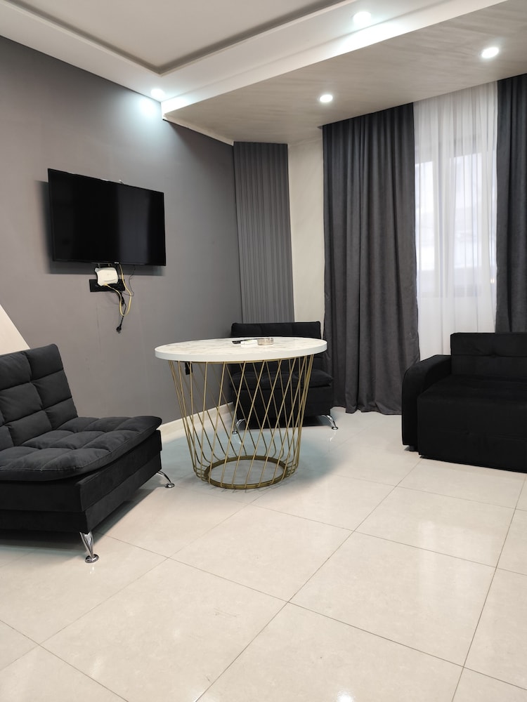 Comfort Suite, City View