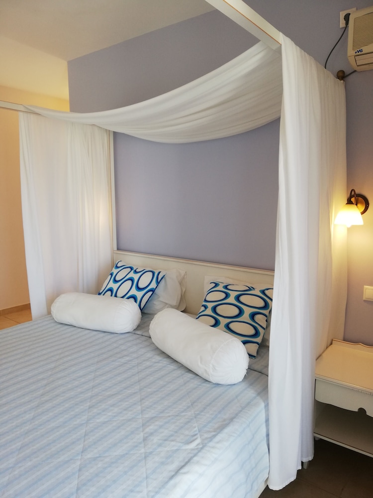 Executive Suite, 1 Bedroom, Partial Sea View photo 2