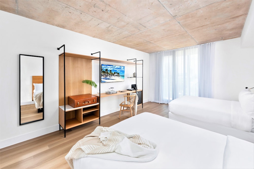 Club Double Room - Photo 7