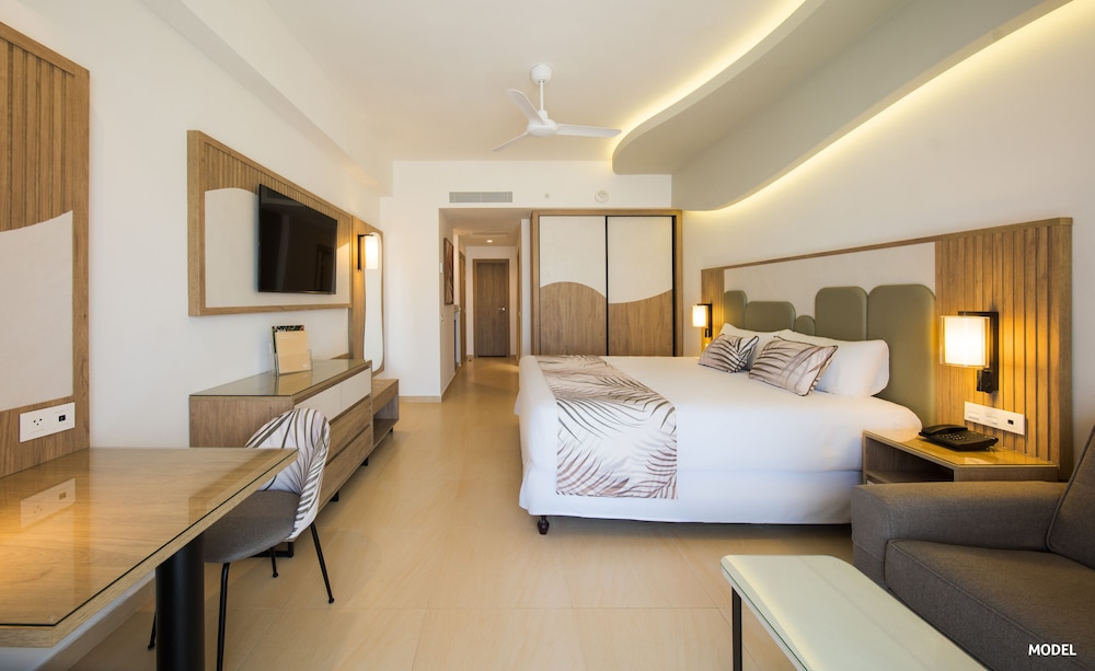 Family Room, 2 Bedrooms, Ocean View (Swim-UP, +18 Years Old) (B2C-US)