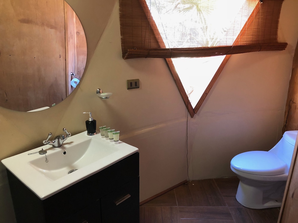 Deluxe Cabin, Multiple Bedrooms (Domo Geodesico Con Tejado De Vidrio) photo 3