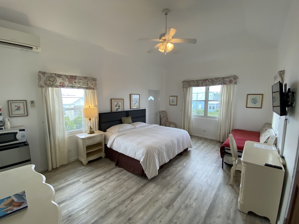 Executive Quad Deluxe Suite photo 1
