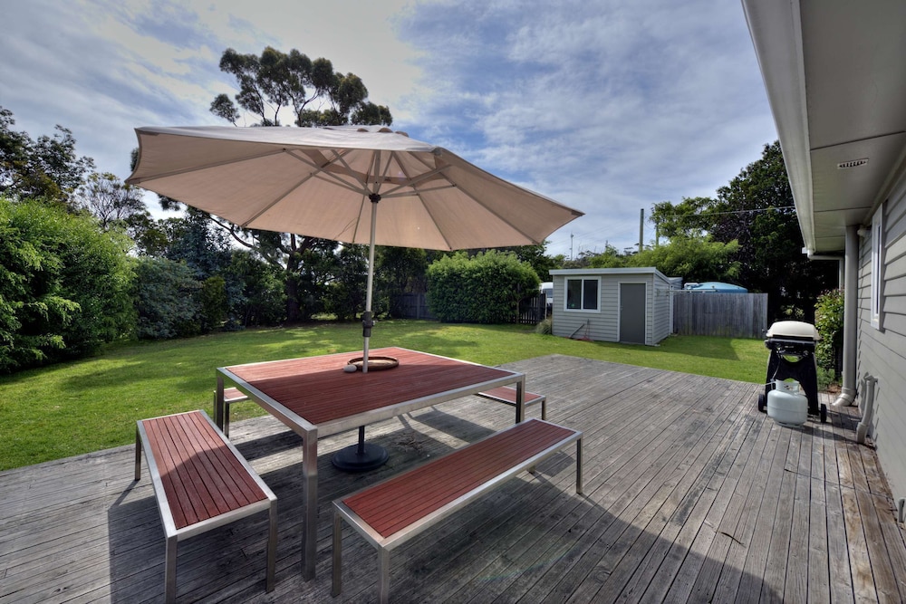 3 Bedroom House With Spacious Garden And Mountain Views photo 3