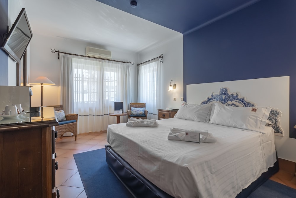 Classic Double or Twin Room, City View (Main House) photo 3