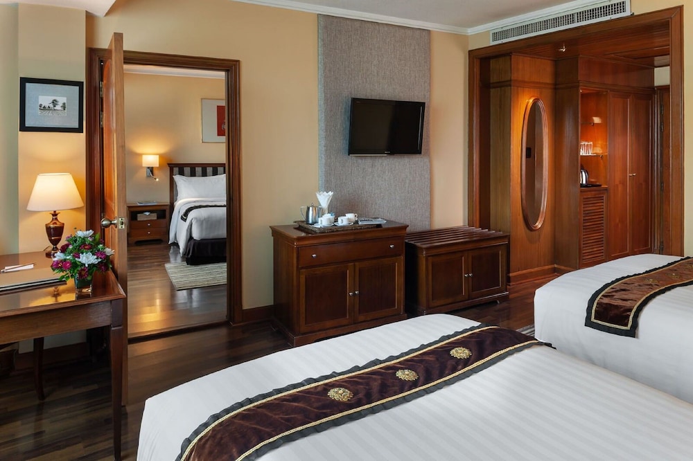 Deluxe Room, 1 King Bed photo 2