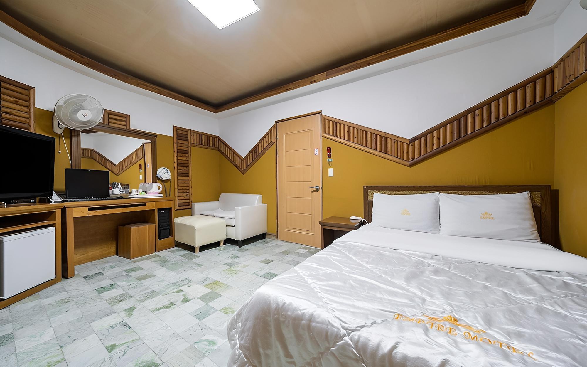 Room (Standard) - Photo 2