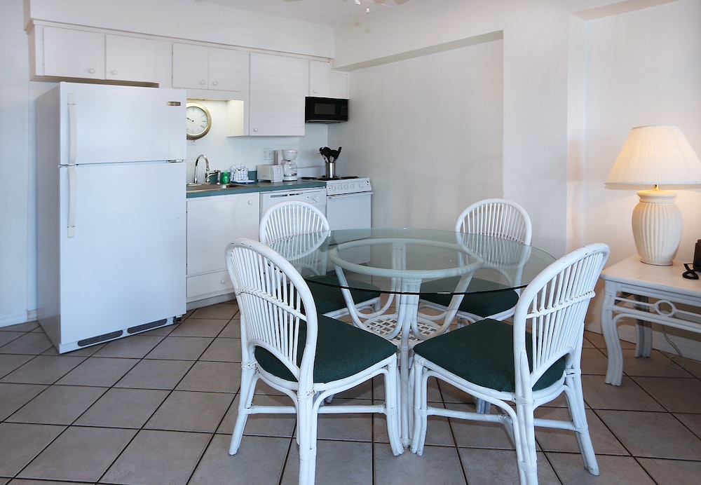 Suite, 2 Bedrooms (Maximum Occupancy of 6) photo 3