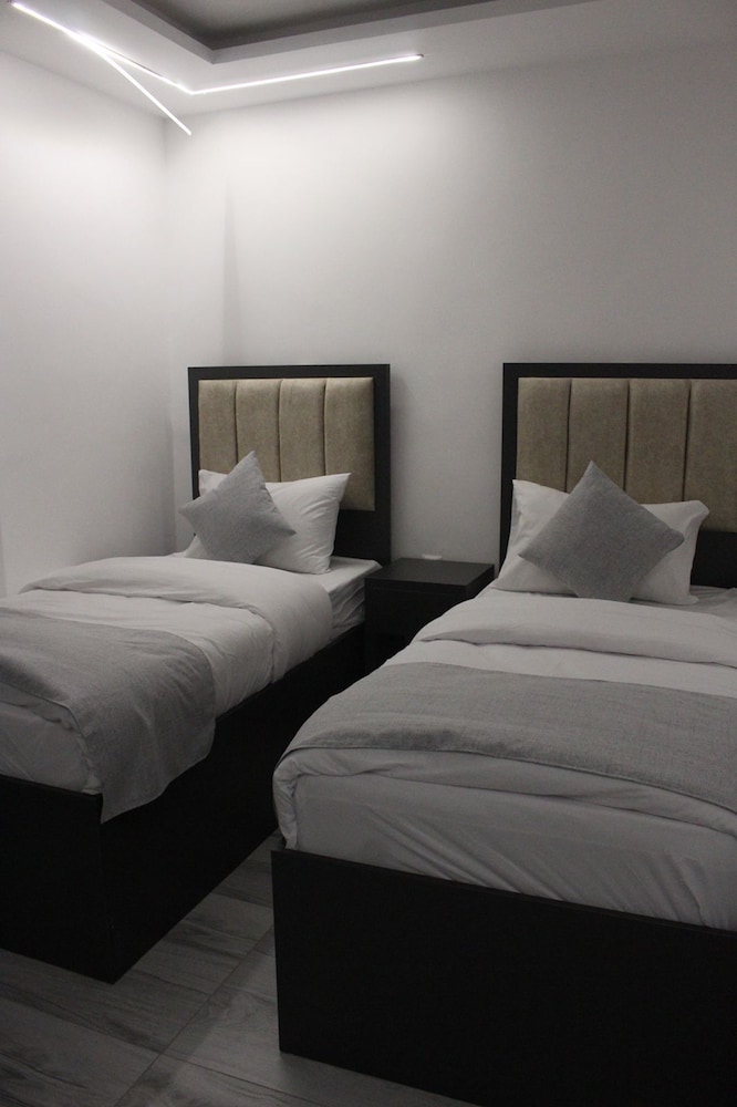 Executive Quadruple Room photo 3