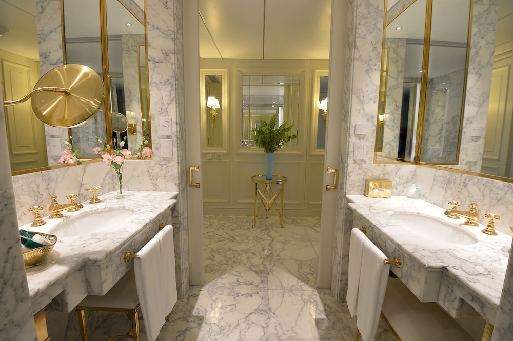 Executive Suite thumbnail 5