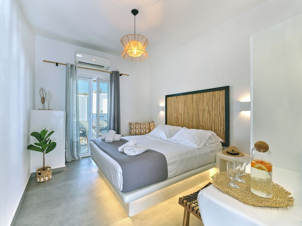 Deluxe Double Room, 1 Bedroom, Partial Sea View - Photo 6