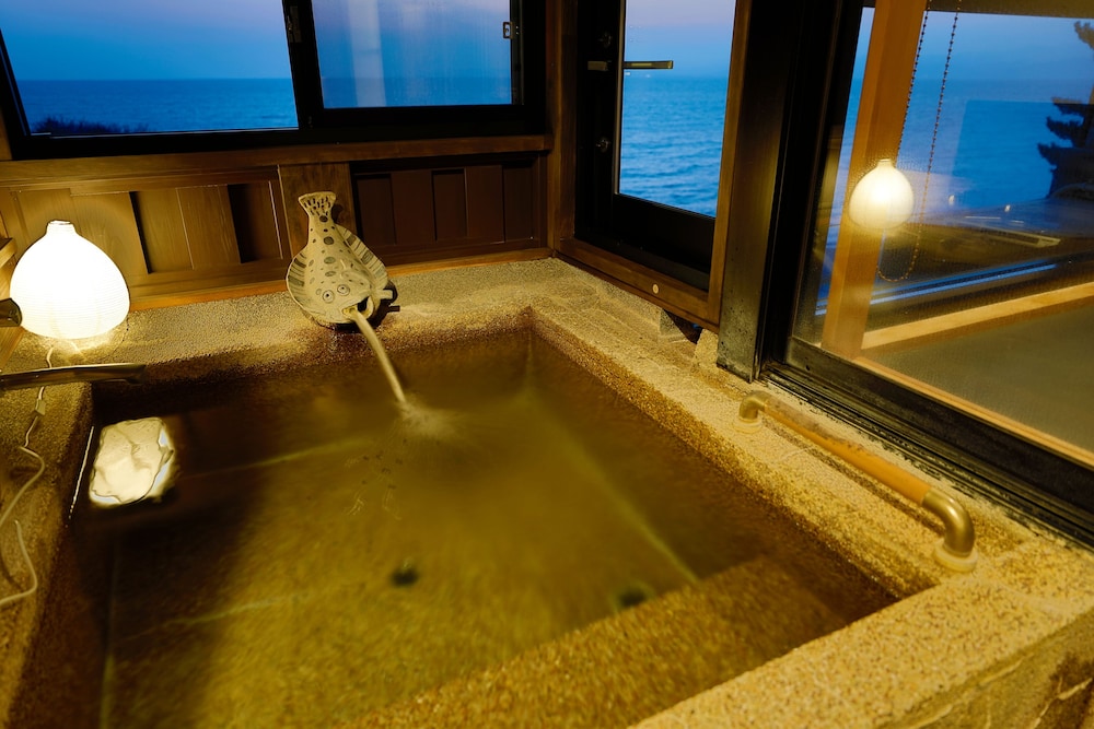 Japanese Style Room with Oceanfront View Bath 2 photo 3