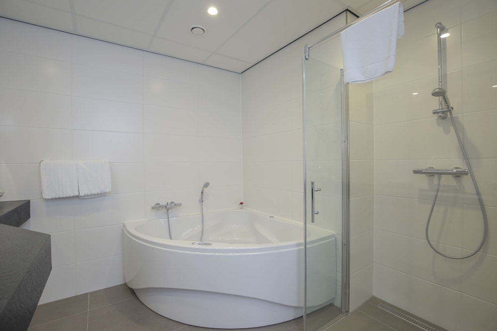 Suite, Balcony, River View - Photo 5