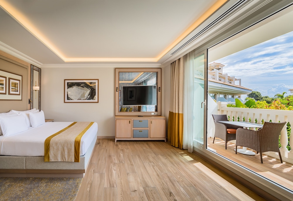 Standard Room (2 adults + 1 child) - Photo 3
