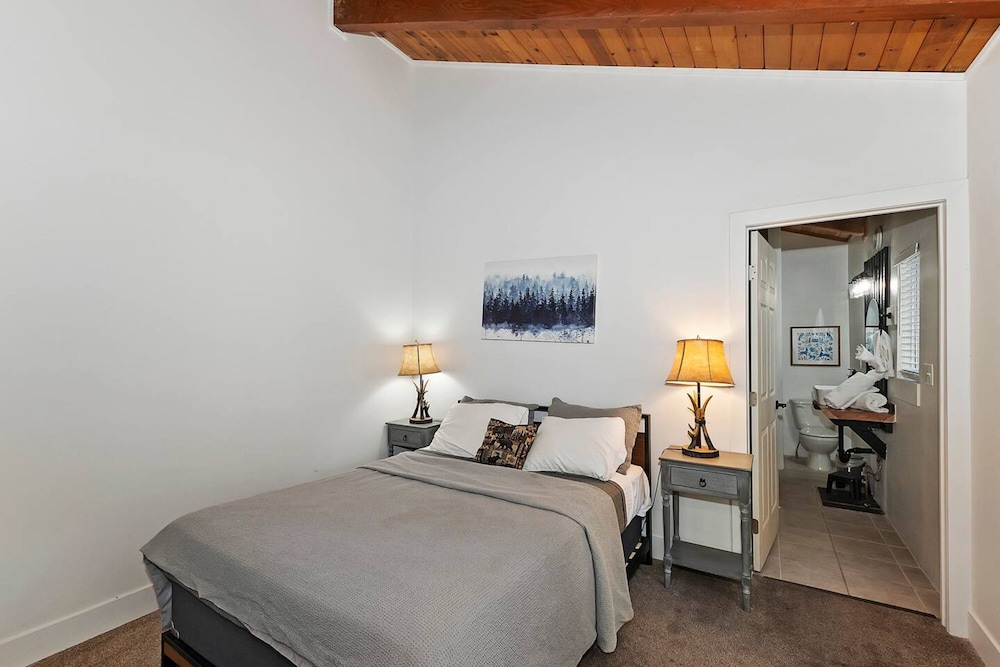 Family Cabin, 2 Bedrooms, Non Smoking, Patio photo 2