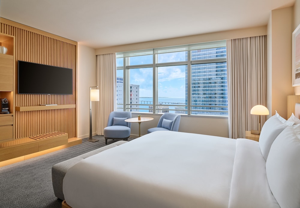 Room, 1 Queen Bed, Bay View photo 3