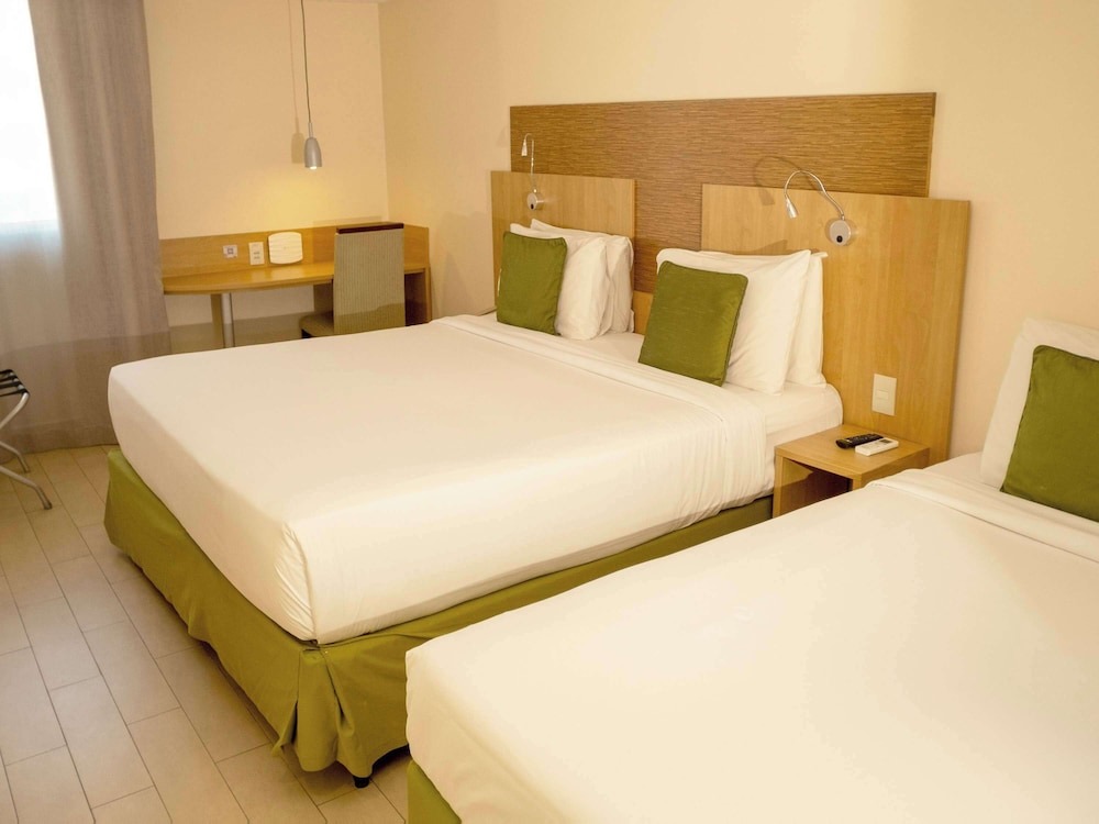 Standard Room, Multiple Beds - Photo 5