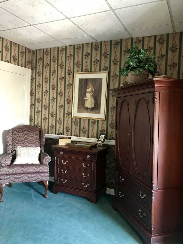 Executive Room, 1 Queen Bed, Jetted Tub photo 3