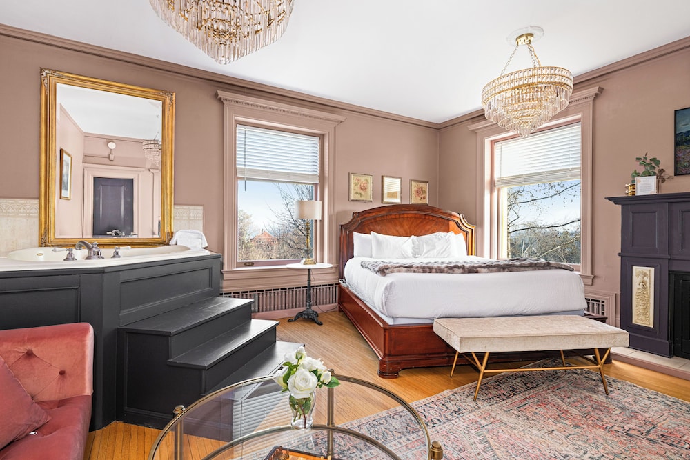 Selina Louis Suite photo 1