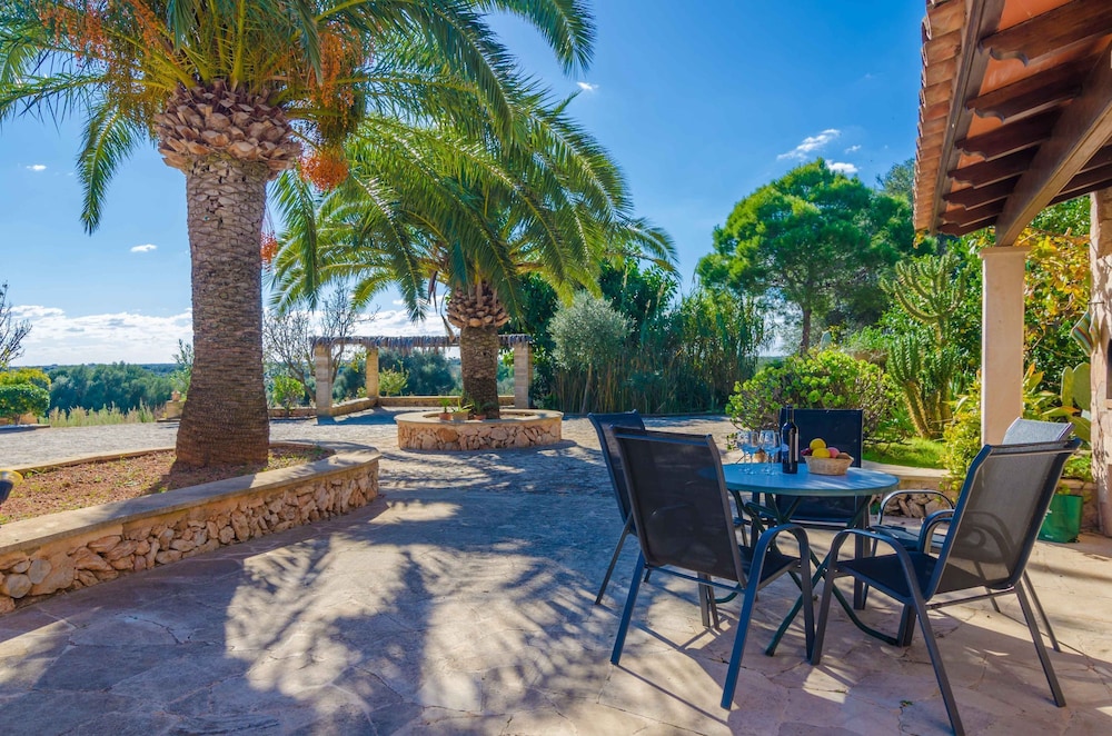 Villa photo 2