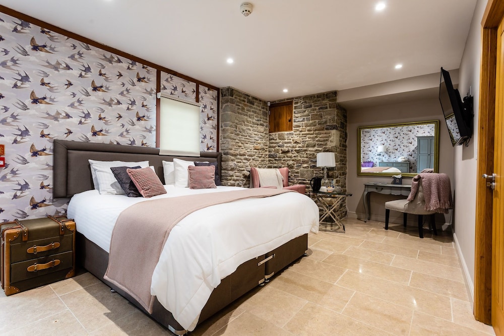 Deluxe Room, 1 King Bed photo 3