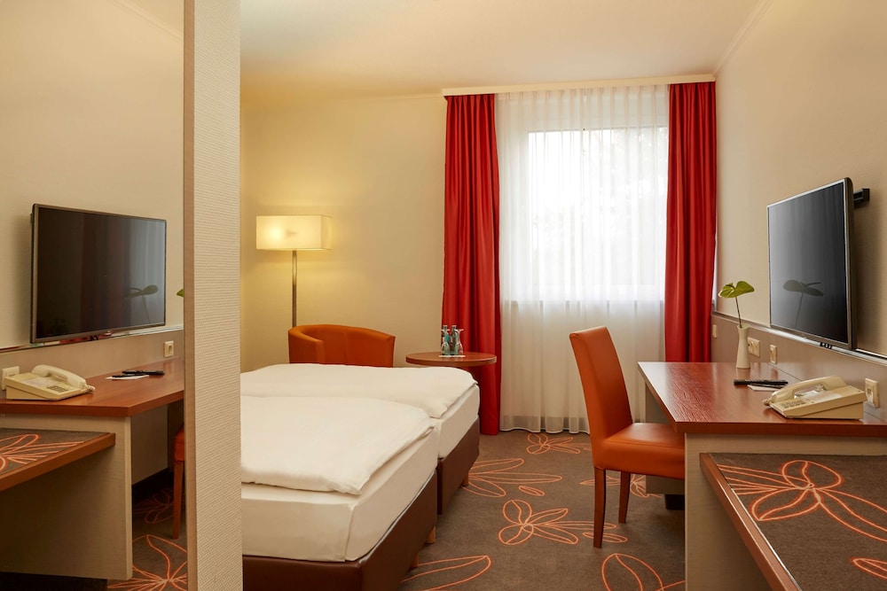Family Deal (2 rooms next to each other)