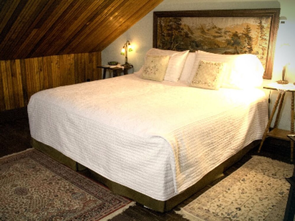 Superior Triple Room, Private Bathroom (Mary Lee Davis Suite) photo 1