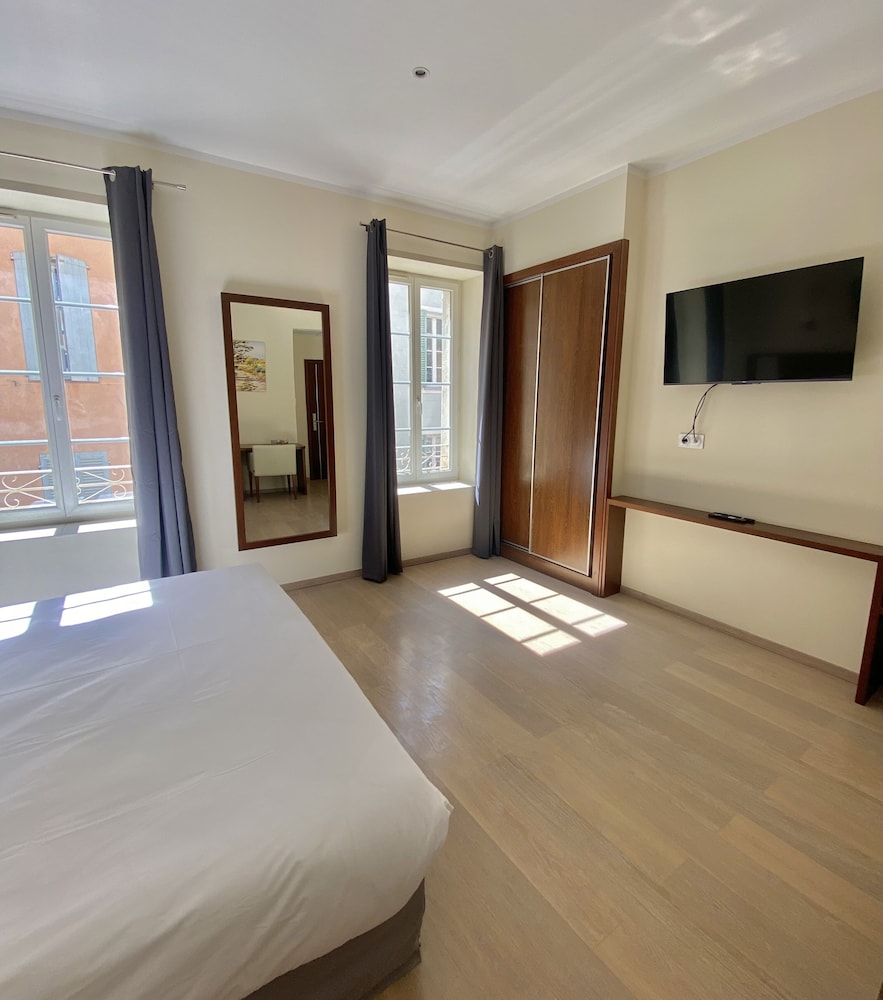 Deluxe Room - Photo 4
