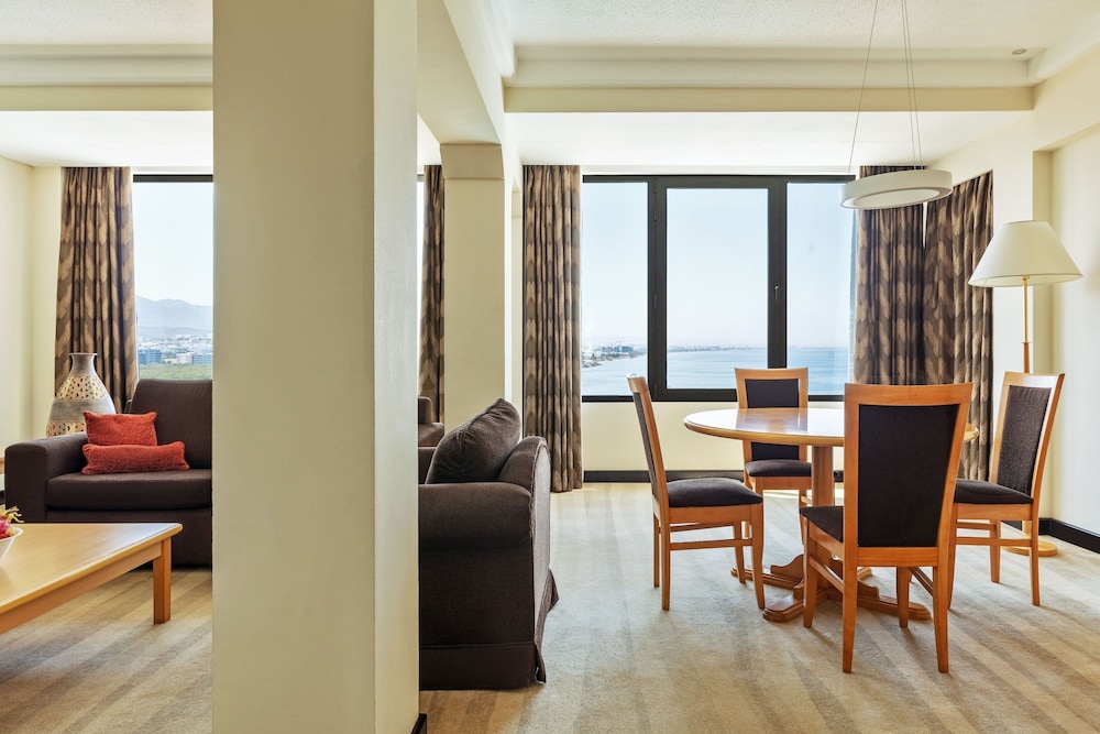 Suite, 1 King Bed (Dining Area) - Photo 8