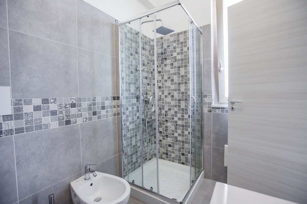 Luxury Quadruple Room, Ensuite photo 3