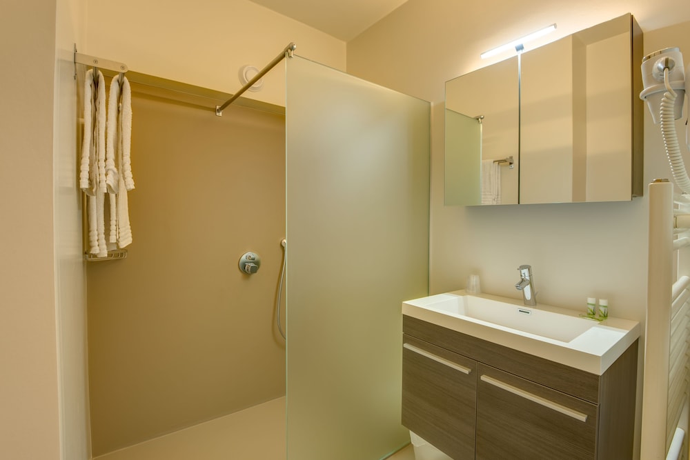 Deluxe Apartment photo 2