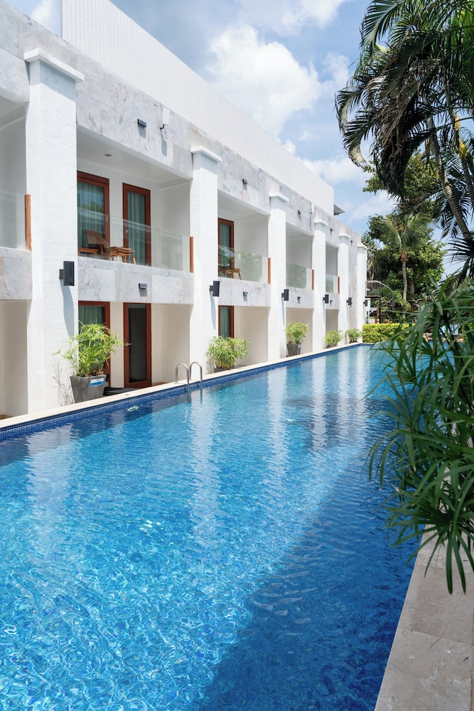 Deluxe Room, Pool Access (Free Daily Minibar) - Photo 7