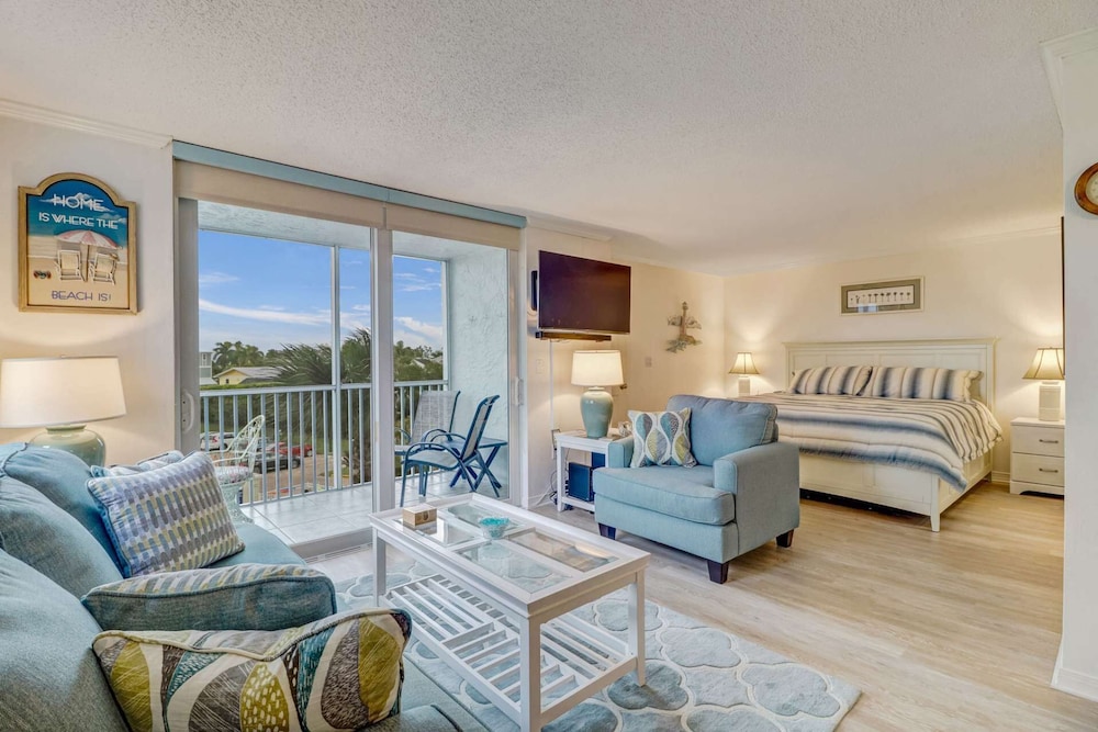 Condo (Beach & Tennis 2304)