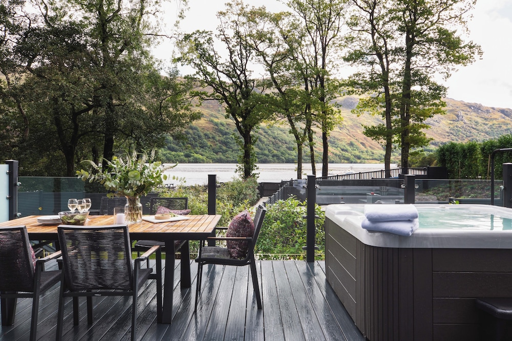 Luxury Chalet, 3 Bedrooms, Lake View photo 3